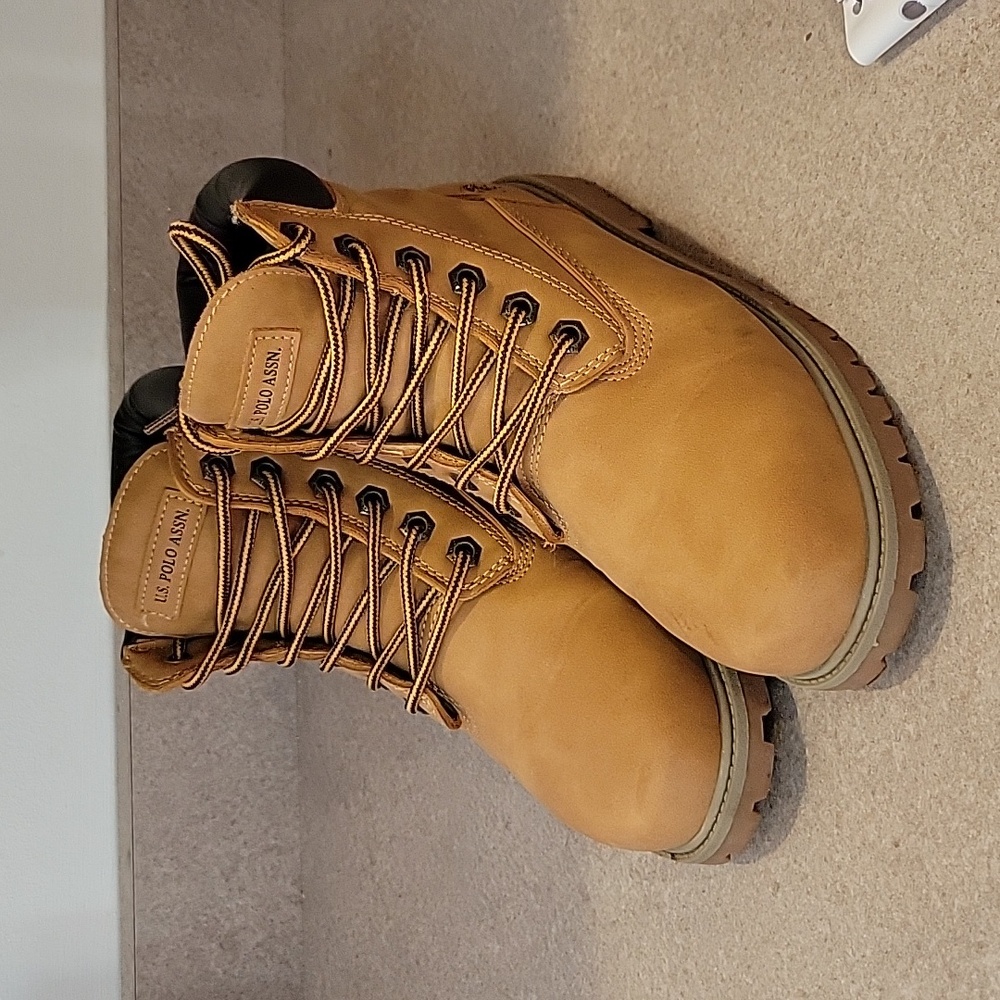 US Polo Assn. Men's Size 5M Beige Suede Boots